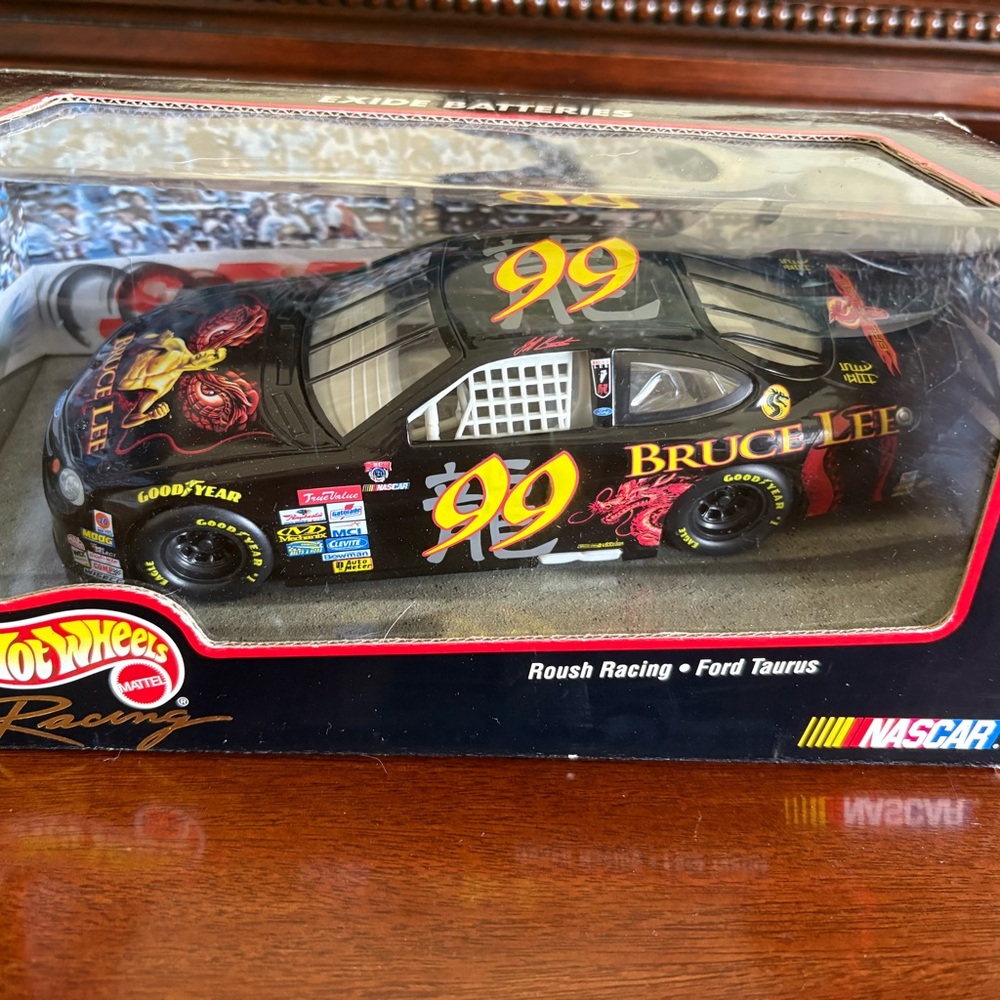 Hot Wheels Bruce Lee Roush Racing Ford Taurus Diecast Car 1:24 Black